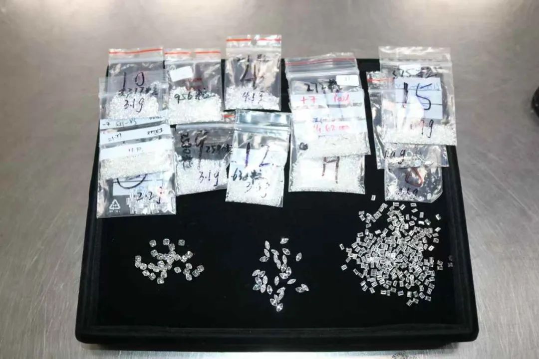 一旅客藏匿走私54.2克鉆石進(jìn)境！被深圳海關(guān)查獲