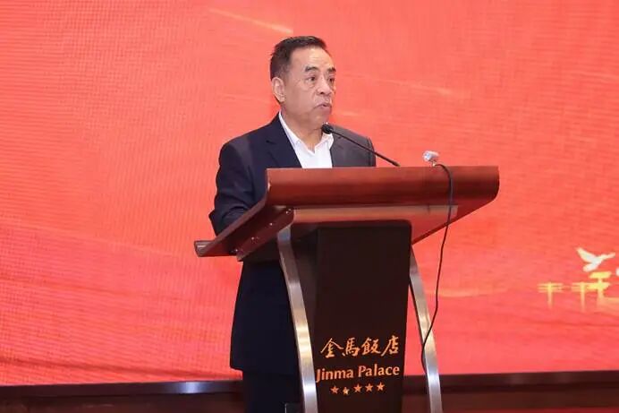 男人在弹钢琴

AI 生成的内容可能不正确。