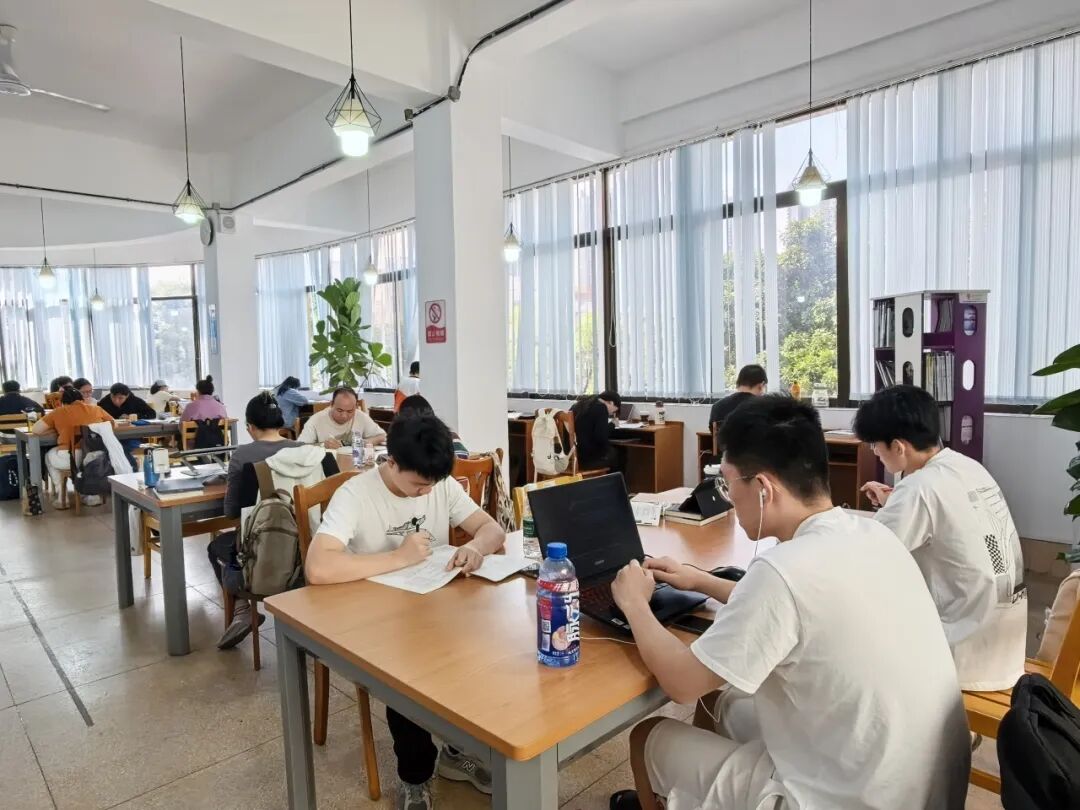 ad2393b1e184aa545cfb3929c2b23135