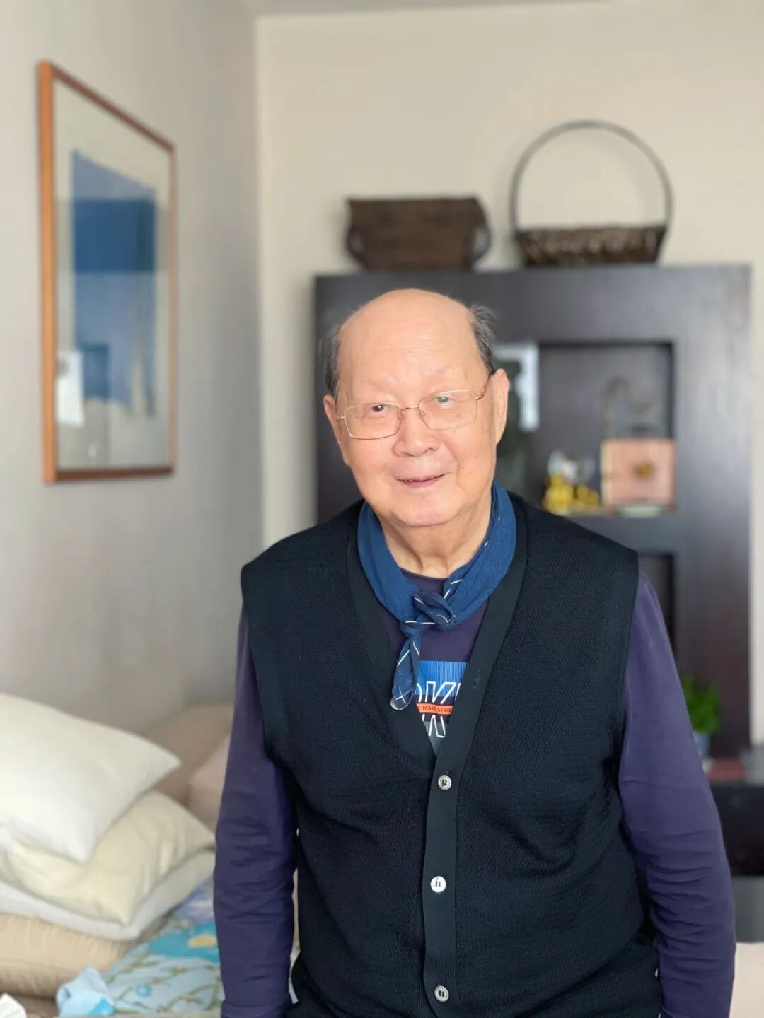 ▲2024年8月，90岁的马振骋在上海家中  图/黄荭（2025年傅雷翻译出版奖得主）