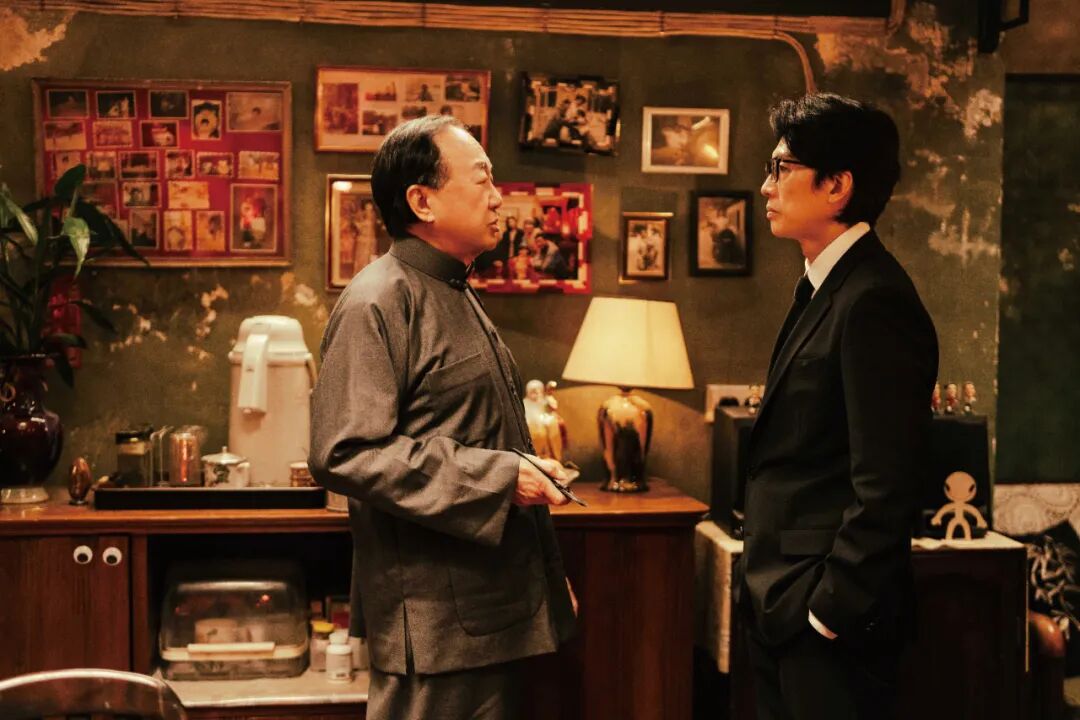 ▲《破·地狱》 剧照，黄子华 （右） 和许冠文