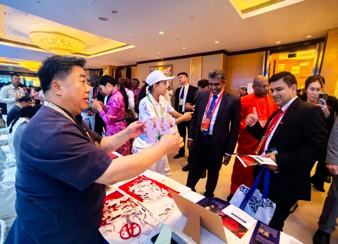 和林格尔剪纸亮相国际盛会 讲述精彩北疆文化 第3张
