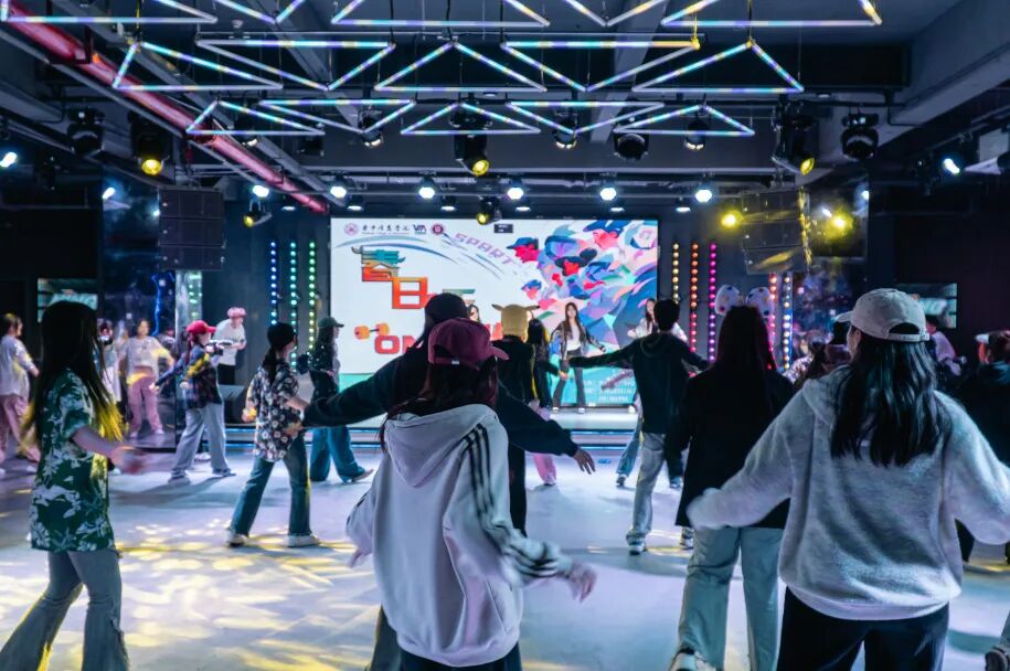 摩卡舞蹈全程高能信院er在ninghouse上演liveshow