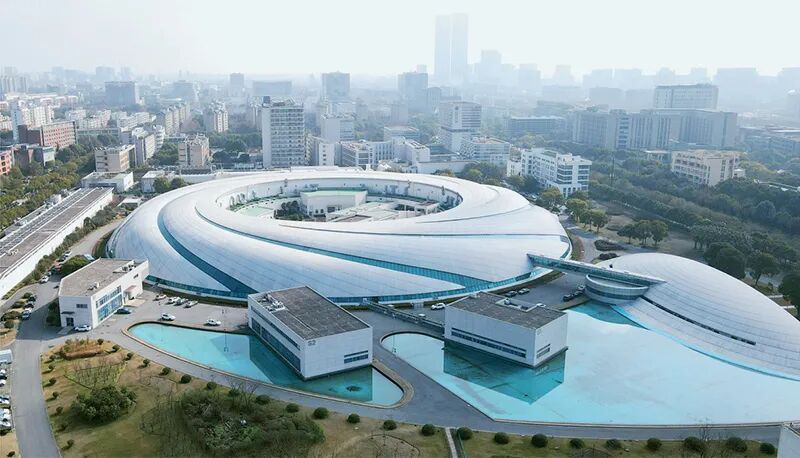 《求是》  聚焦推動高質(zhì)量發(fā)展 加快發(fā)展新質(zhì)生產(chǎn)力