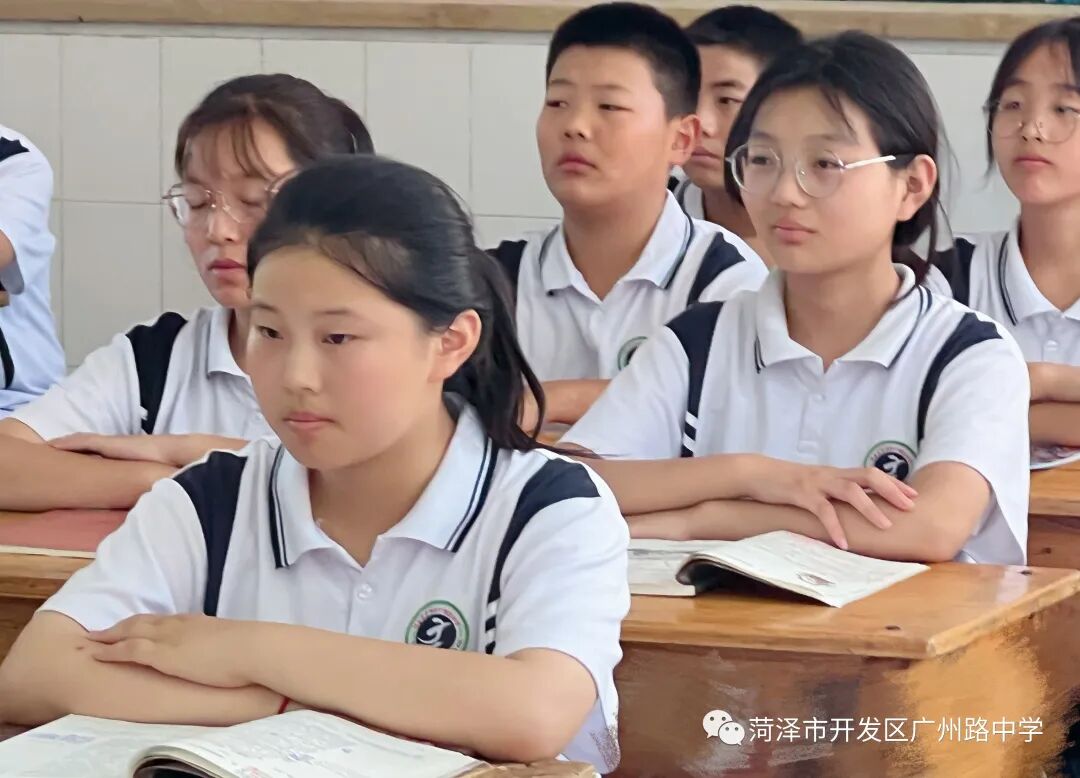 举手之劳传递青春正能量