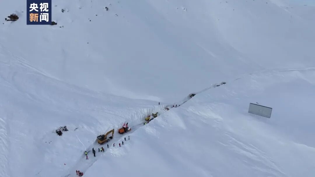 新疆喀纳斯景区暂停开放的公告，对滞留游客紧急救援