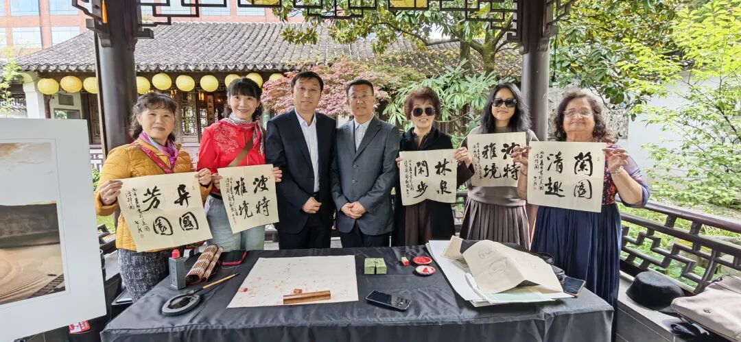 兴安盟书法家七斤跟随中国·内蒙古文化展演活动走进美国波特兰市 第3张