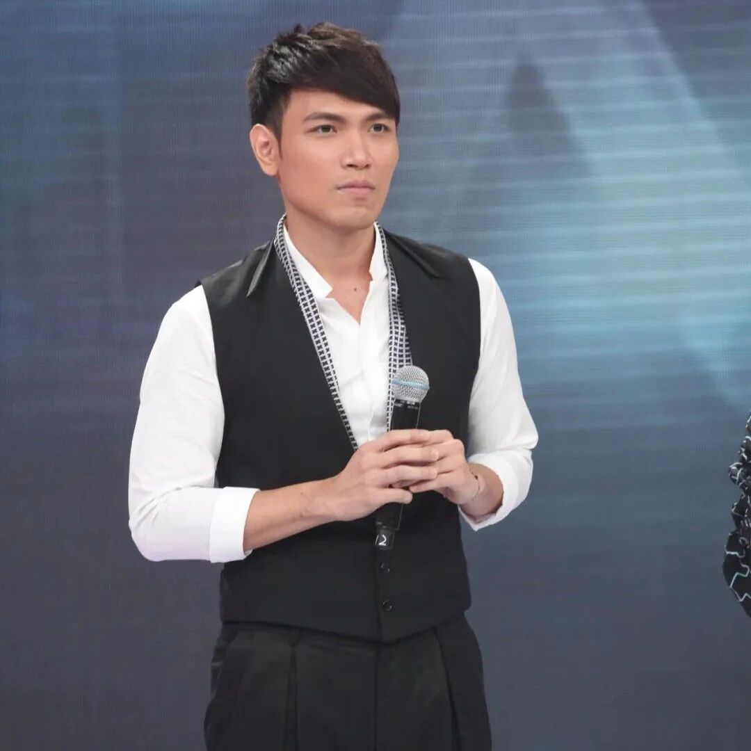 歌手杨宗纬摔下舞台,凌晨发文回应