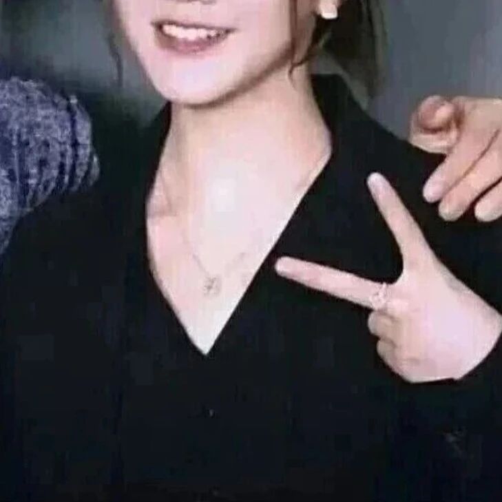 黄晓明的审美是真稳定,签约新艺人神似baby