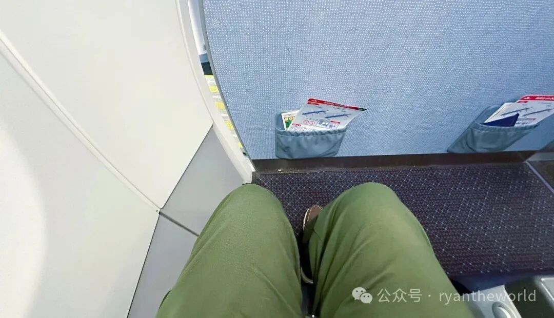 赫尔辛基飞阿姆斯特丹荷航商务舱餐盒实测 隔夜配餐干硬点心引吐槽