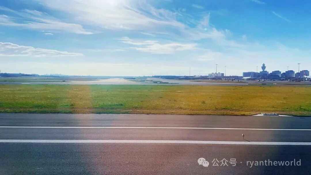 赫尔辛基飞阿姆斯特丹荷航商务舱餐盒实测 隔夜配餐干硬点心引吐槽