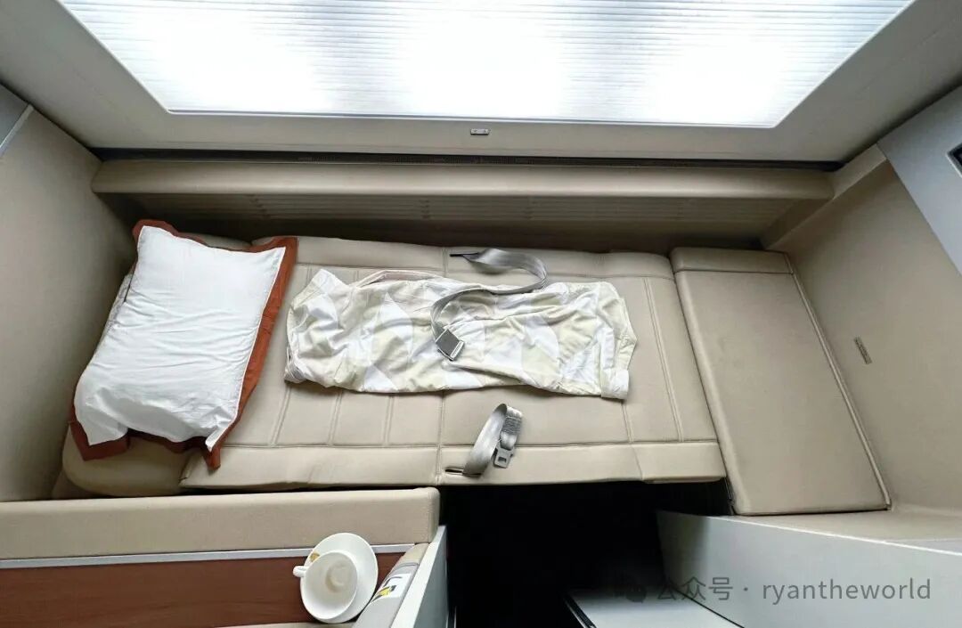 东航B777-300ER头等舱沪蓉线体验 2。8万里程兑换攻略及乘坐提醒
