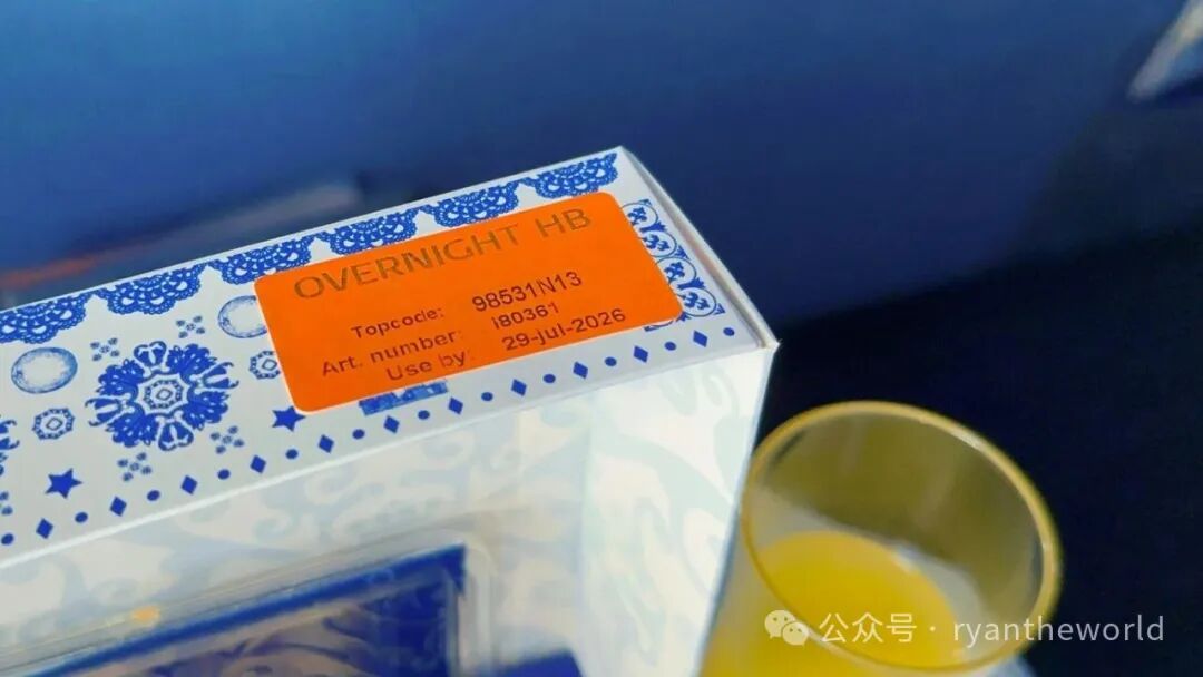 赫尔辛基飞阿姆斯特丹荷航商务舱餐盒实测 隔夜配餐干硬点心引吐槽