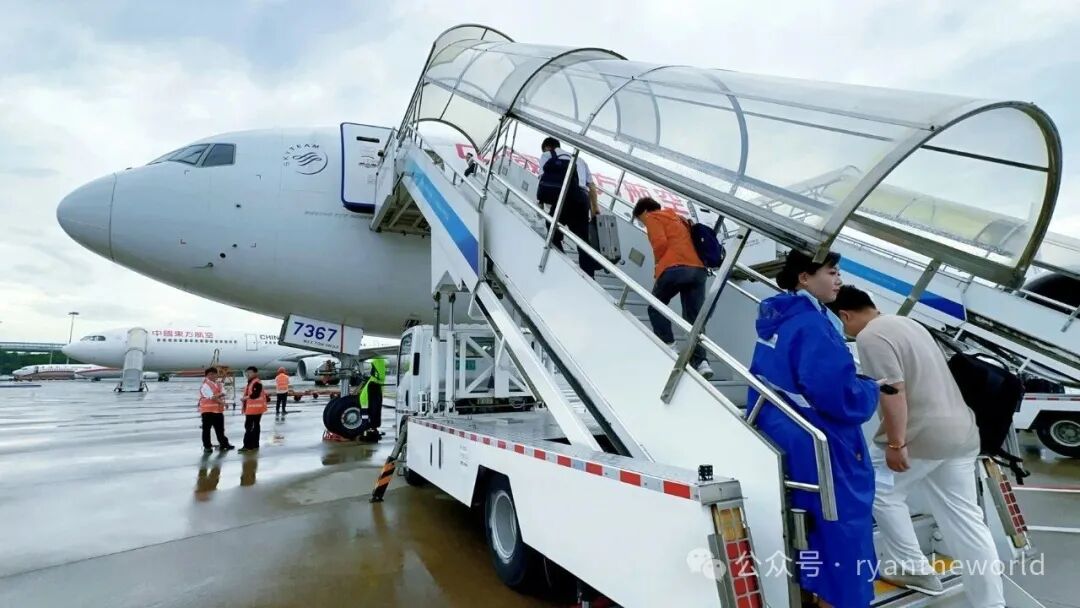 东航B777-300ER头等舱沪蓉线体验 2。8万里程兑换攻略及乘坐提醒