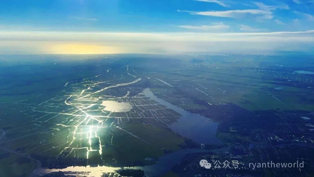 赫尔辛基飞阿姆斯特丹荷航商务舱餐盒实测 隔夜配餐干硬点心引吐槽