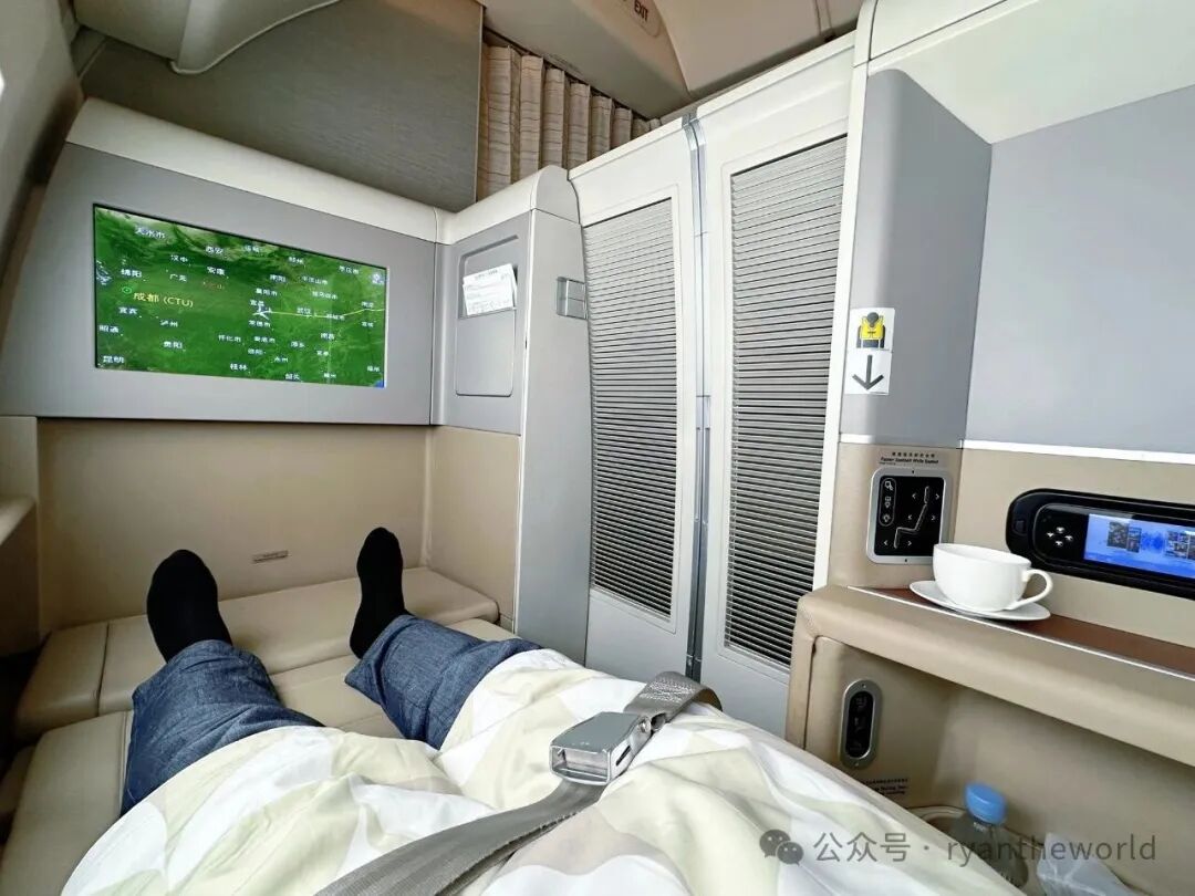 东航B777-300ER头等舱沪蓉线体验 2。8万里程兑换攻略及乘坐提醒