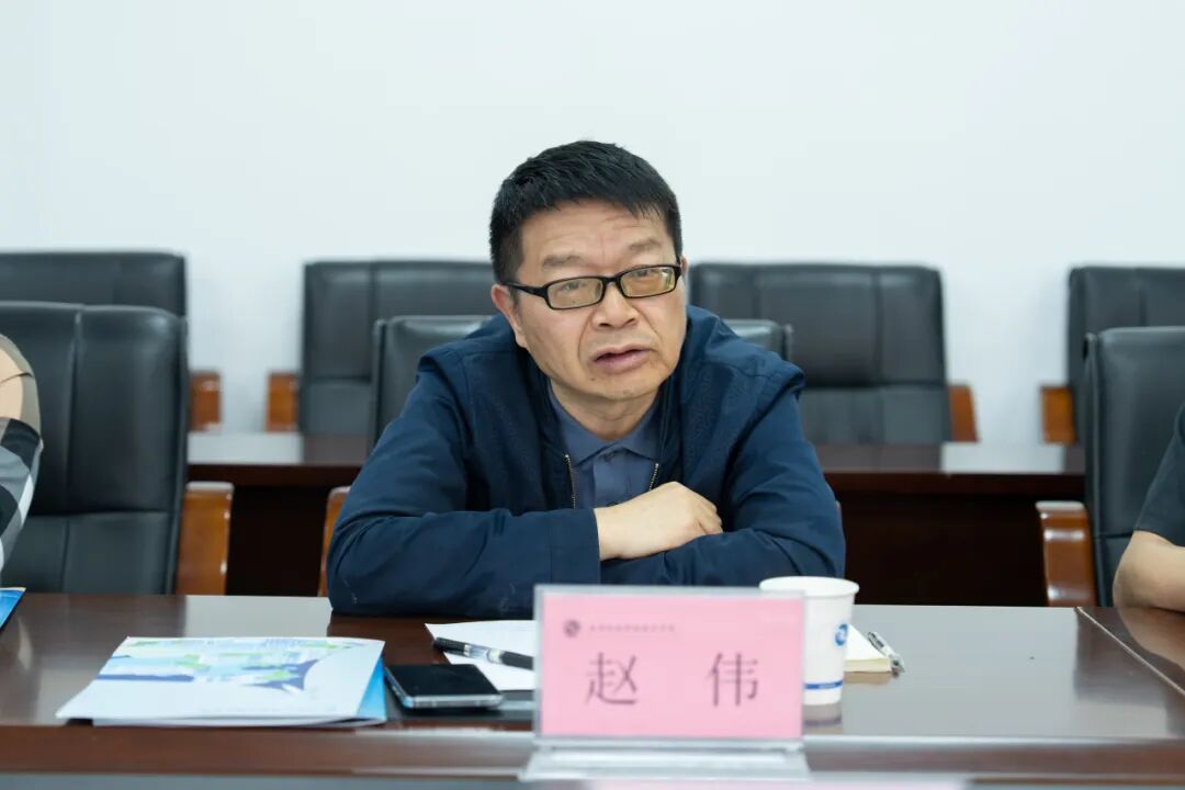 东莞市信鸿实业发展有限公司一行到我校交流座谈