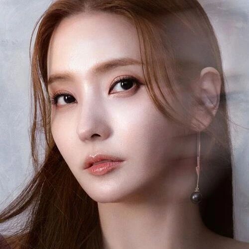 韩彩英直播带货态度敷衍,过度医美眼神涣散,被满屏吐槽