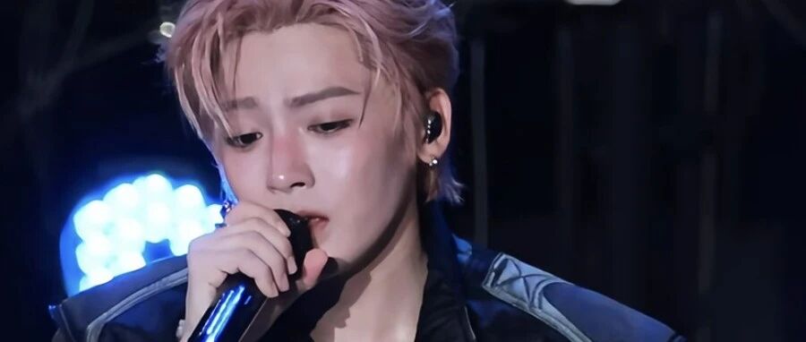 侯明昊有句话特别戳我:“别人给我贴上什么标签不重要,因为我还是会做我自己.”