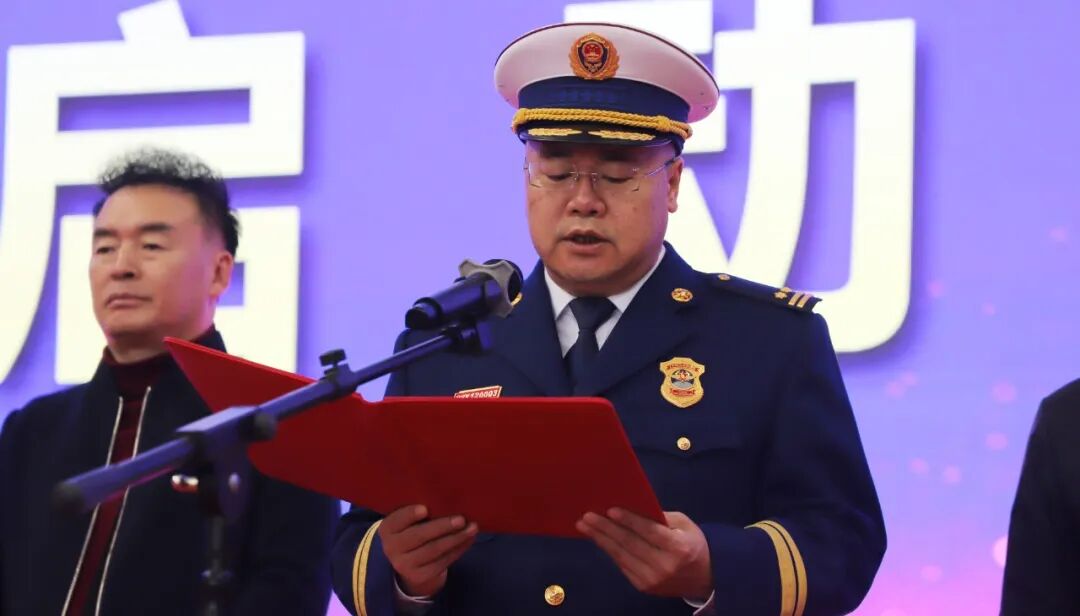 新华网>新闻>正文仪式上,齐齐哈尔市消防救援支队副支队长黄俊山进行