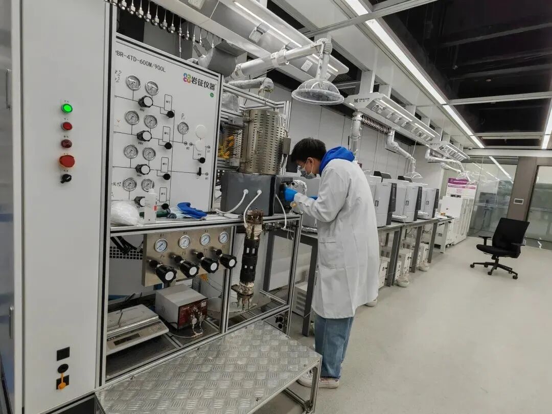 巖征儀器深度參與鄂爾多斯實驗室儀器設(shè)備建設(shè)