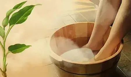 冬季 泡脚 时加点 料 ,对白癜风的恢复有好处呦