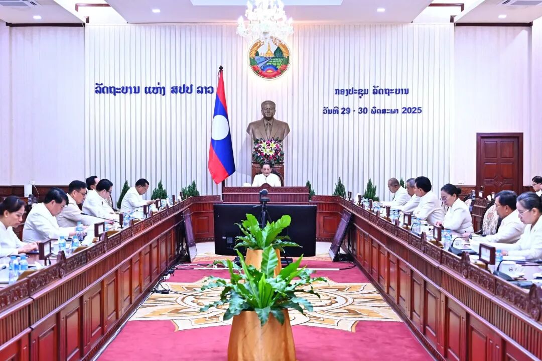 可能是包含下列内容的图片：10 位用户、讲台和上面的文字是“ลึดะขาม แท่ง สปป ลาว ทลาปะุม ลักฤะบาม วัมทำ จิมตี29-30ผิดสะเผา2025 29 30 ผิดมะพา 2025 A”