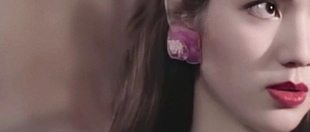 50岁的女神，终于不再恋爱脑。