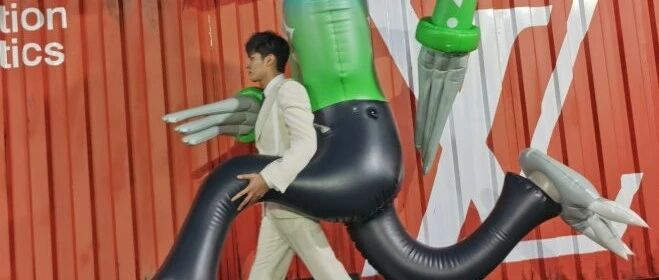 看完这场土到爆炸的顶级时装秀，我窒息了