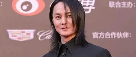 这届大型红毯，男明星们是竞相比丑来了吧