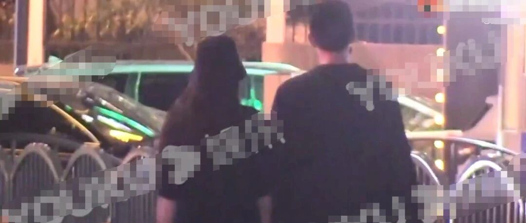 一边营业CP一边爆恋情，他这房塌的有点狠