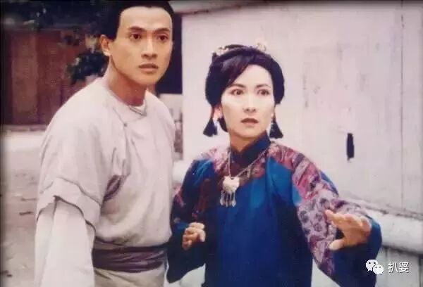 绝世渣男婚内被戴连环大绿帽，小20岁娇妻与老外车内热吻，这是我见过最大快人心的现世报了！（组图） - 25