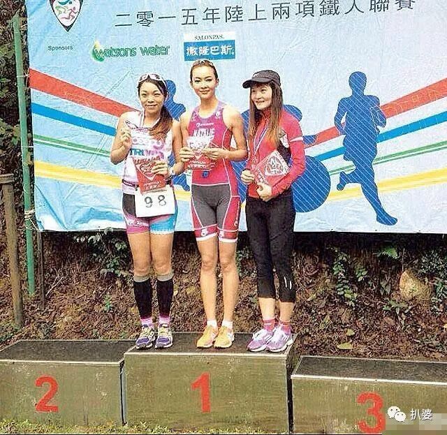 绝世渣男婚内被戴连环大绿帽，小20岁娇妻与老外车内热吻，这是我见过最大快人心的现世报了！（组图） - 61