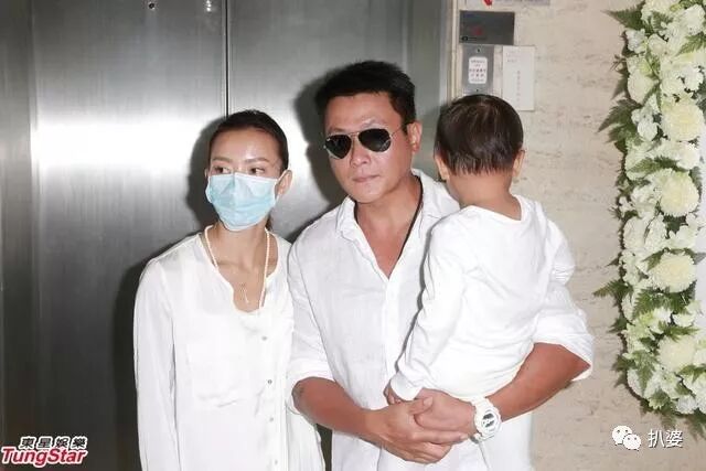 绝世渣男婚内被戴连环大绿帽，小20岁娇妻与老外车内热吻，这是我见过最大快人心的现世报了！（组图） - 68