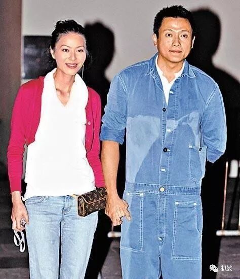绝世渣男婚内被戴连环大绿帽，小20岁娇妻与老外车内热吻，这是我见过最大快人心的现世报了！（组图） - 34