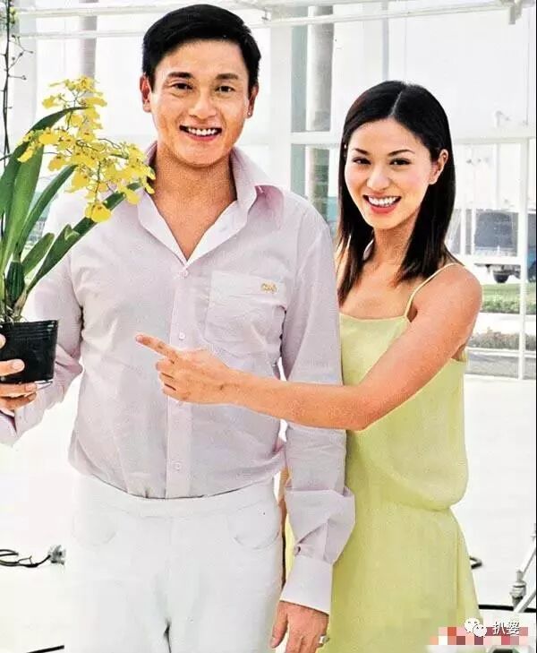 绝世渣男婚内被戴连环大绿帽，小20岁娇妻与老外车内热吻，这是我见过最大快人心的现世报了！（组图） - 33
