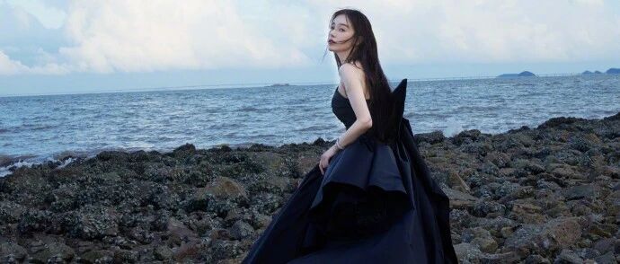 这是想结婚了？姐弟恋专业户居然改口味爱大叔了