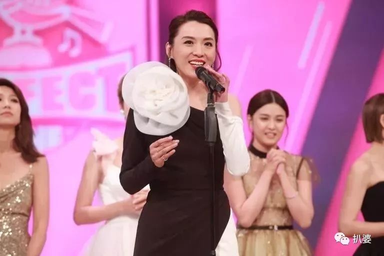 2019年度的TVB紅毯，凍齡港女們比槽點滿滿的禮服有看頭多了! 時尚 第28張