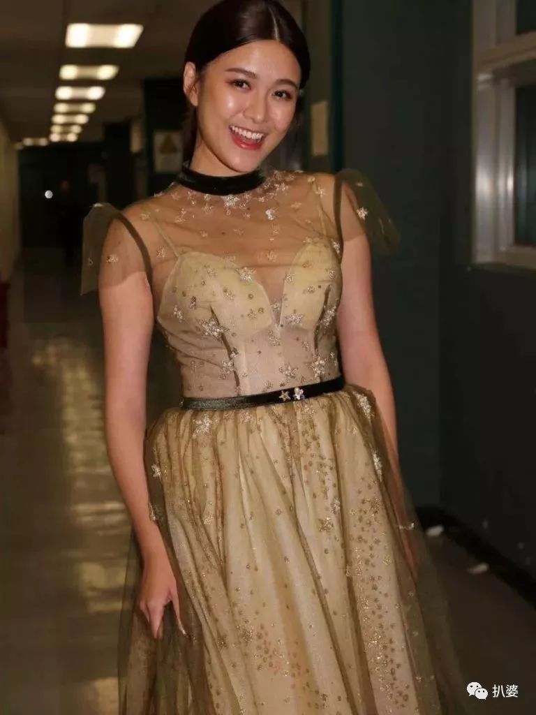 2019年度的TVB紅毯，凍齡港女們比槽點滿滿的禮服有看頭多了! 時尚 第20張