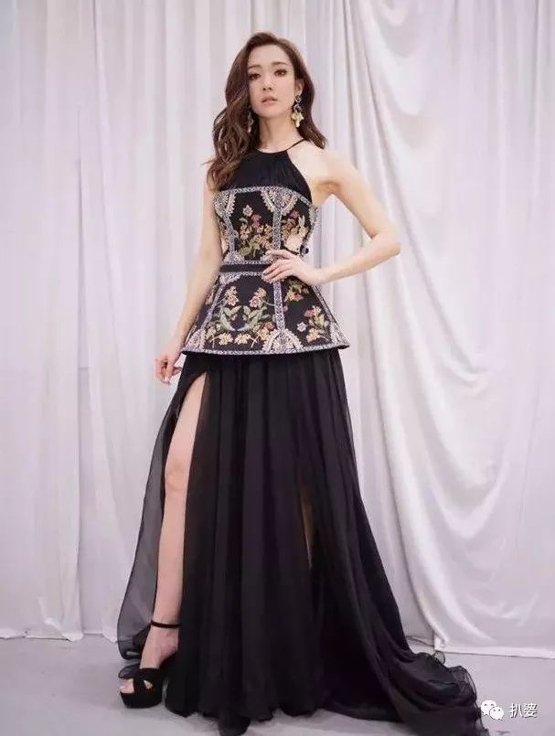 2019年度的TVB紅毯，凍齡港女們比槽點滿滿的禮服有看頭多了! 時尚 第30張