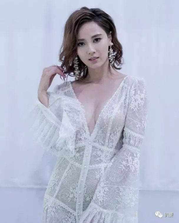 2019年度的TVB紅毯，凍齡港女們比槽點滿滿的禮服有看頭多了! 時尚 第6張