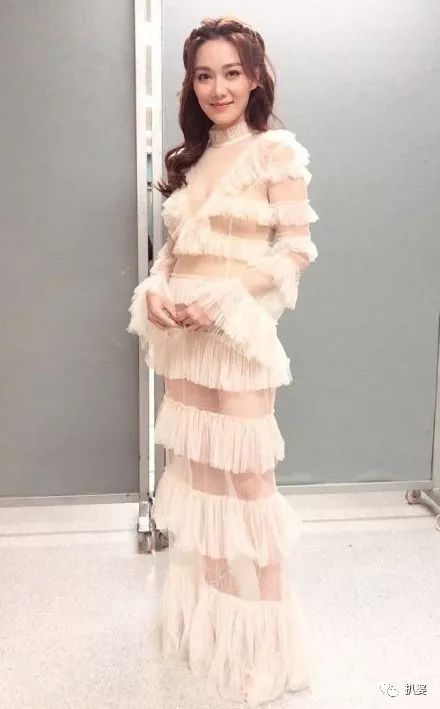 2019年度的TVB紅毯，凍齡港女們比槽點滿滿的禮服有看頭多了! 時尚 第7張