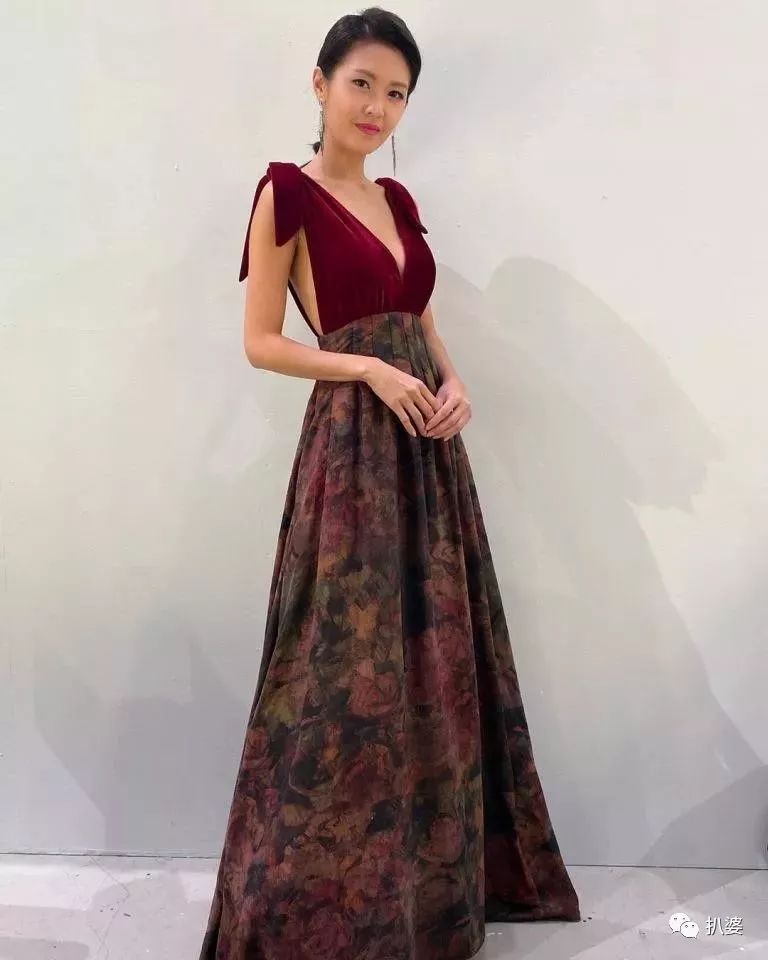 2019年度的TVB紅毯，凍齡港女們比槽點滿滿的禮服有看頭多了! 時尚 第13張