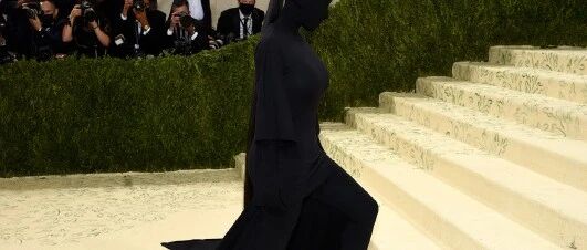 笑到捶地，这是我见过最吊炸天的奇葩时尚...