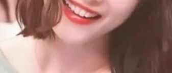 又来了个孩子！她突然当妈了。