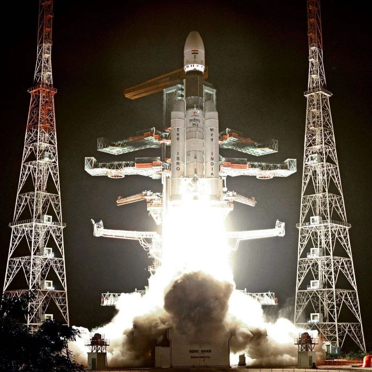 印度终于追上中国脚步？630吨火箭成功发射，一箭36星不可小觑