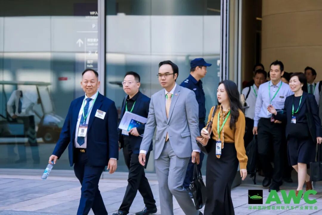 燃动鹏城！AWC 2024开幕首日智能网联汽车行业巨头齐聚，探索未来出行新风向！5
