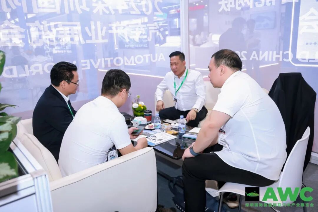 燃动鹏城！AWC 2024开幕首日智能网联汽车行业巨头齐聚，探索未来出行新风向！40