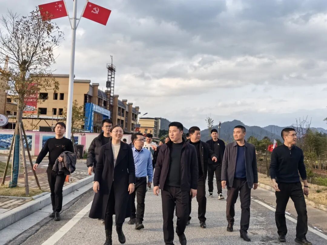 梓山镇组织镇村干部考察学习