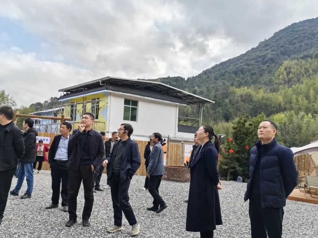 梓山镇组织镇村干部考察学习